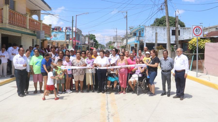 Inaugura Ayuntamiento porteño pavimentación de 4 vialidades