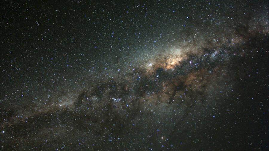 Científicos captan estertores finales de una estrella masiva en otra galaxia