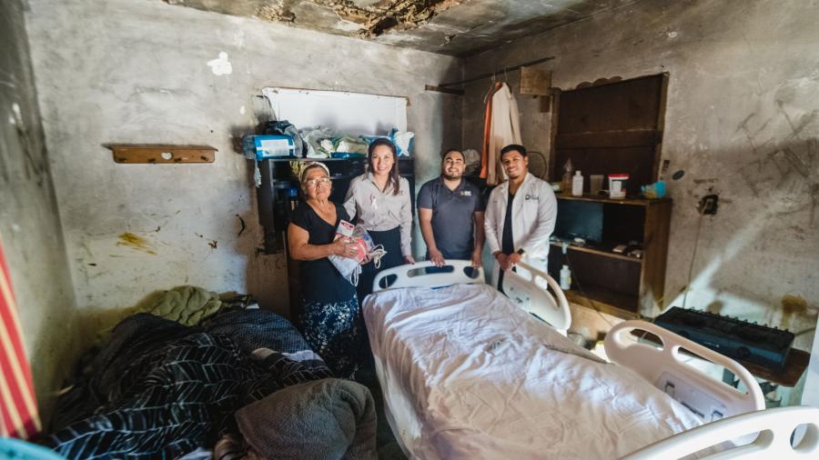 Gobierno del Alcalde Carlos Peña y DIF Reynosa entregan cama de hospital