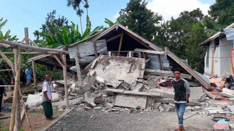 14 muertos tras sismo en Indonesia