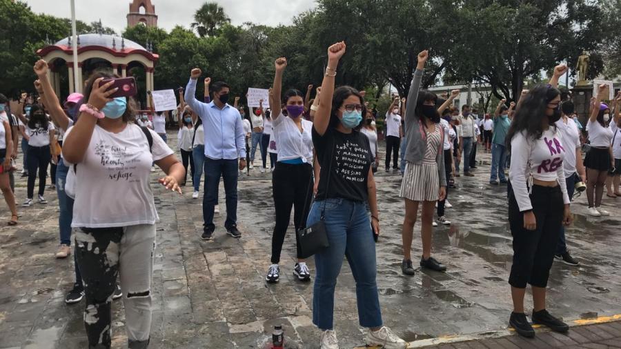 Mujeres se manifiestan frente a Presidencia Municipal de Matamoros