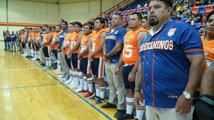 Presenta el rector a los Correcaminos UAT Liga Mayor de Futbol Americano