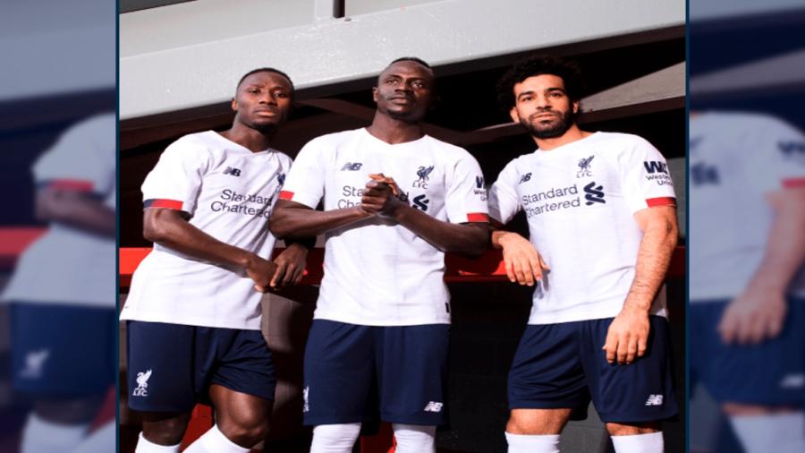 Presenta Liverpool su playera de visita