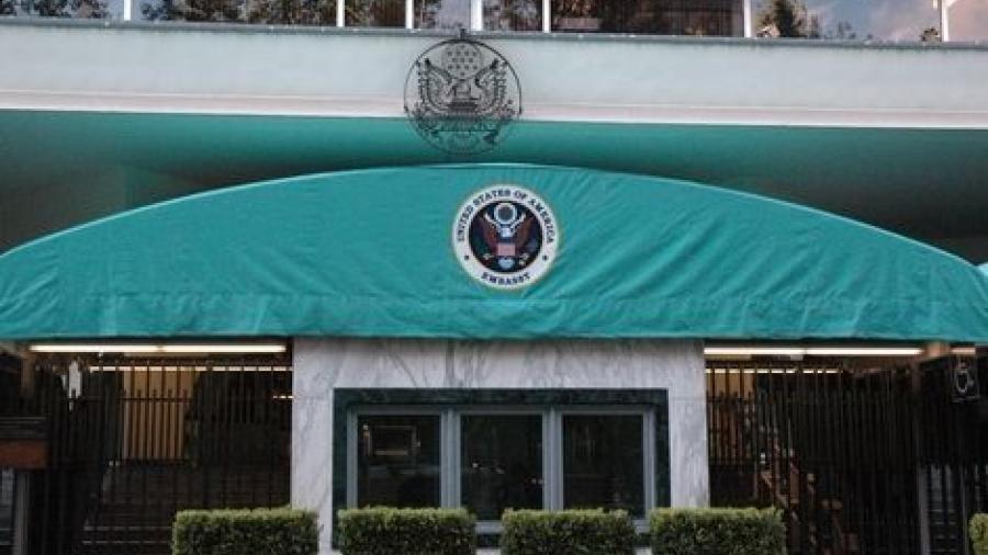 Embajada de EU en contacto con México tras volcadura de autobús