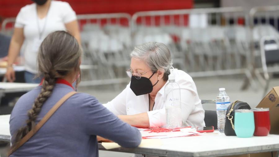 Continuar&aacute; este viernes entrega de becas Una Nueva Era 