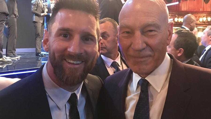 Patrick Stewart se encuentra con Lionel Messi en Premios 'The Best' 