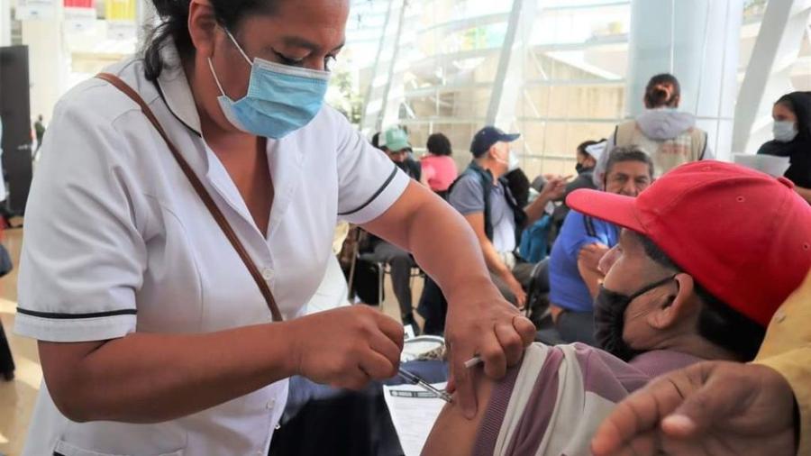 Aplicarán refuerzo de la vacuna anti-Covid a los adultos mayores en Nuevo Laredo