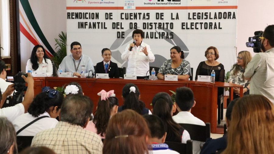 Alcaldesa presencia rendición de cuentas de la Legisladora Infantil del 08 Distrito Electoral de Tamaulipas