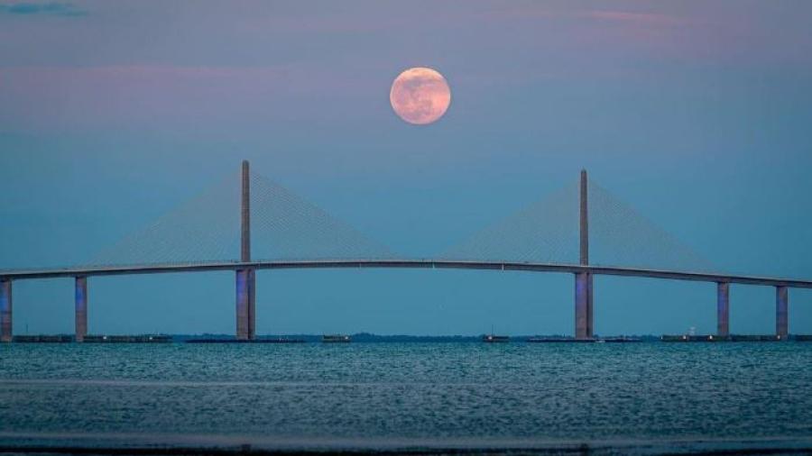 Super Luna Rosa regala grandes postales alrededor del mundo 