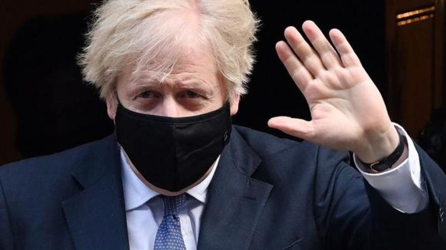 Boris Johnson llama a los británicos a “pensárselo dos veces” antes de salir durante el confinamiento