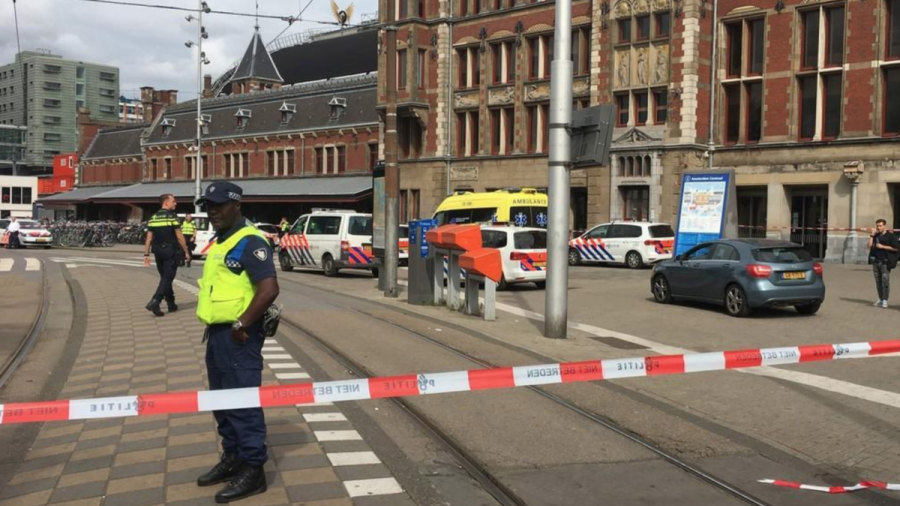 Ataque con cuchillo deja dos heridos en estación de tren en Holanda