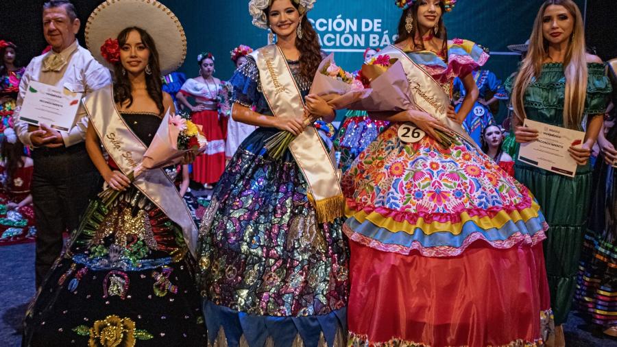 Impone Alcalde de Matamoros Dr. Rubén Sauceda, banda distintiva Señorita Independencia 2024