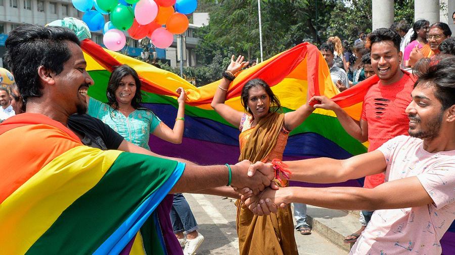 India despenaliza la homosexualidad 