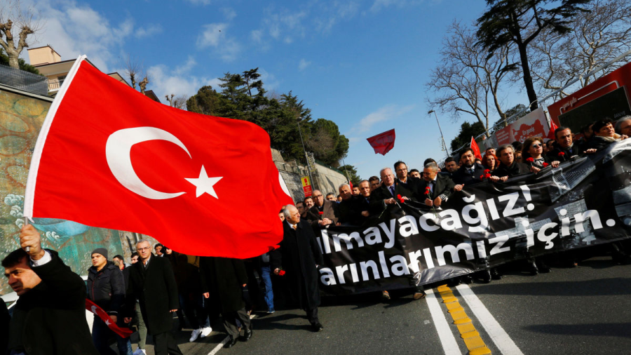 Aumentan a 16 los sospechosos detenidos por atentado en Estambul