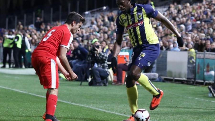 Usain Bolt debuta en el futbol profesional