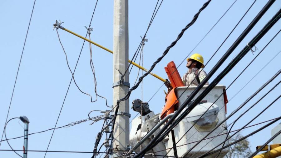 Apagones en la CDMX fueron por la caída de transformadores, no por falta de energía: AMLO