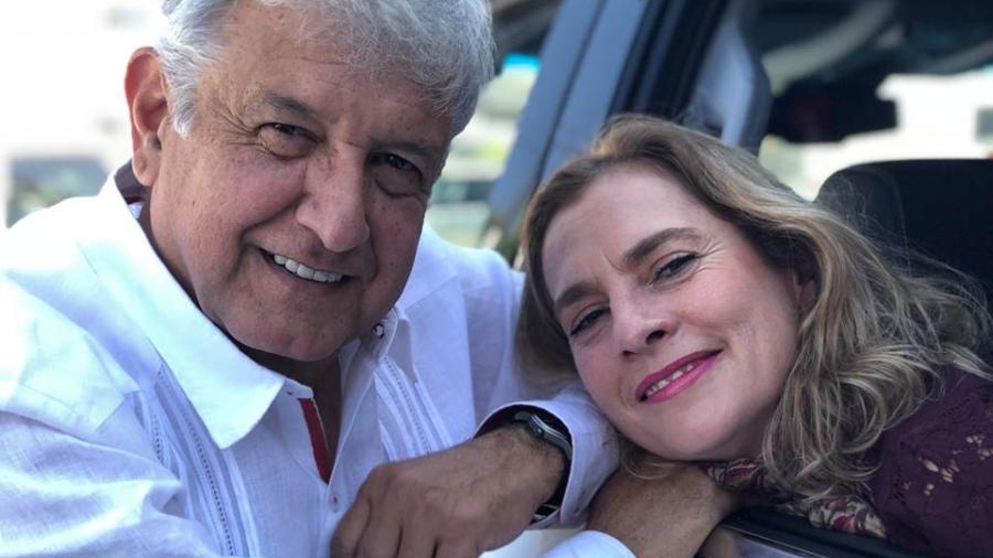 AMLO da la bienvenida en Twitter a su esposa