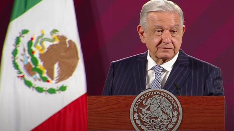 Anuncia AMLO aumento de 8.2% a maestros
