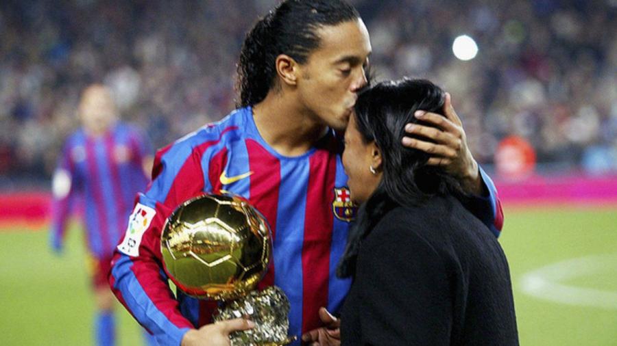 Ronaldinho ‘se hunde’ en el alcohol tras la muerte de su madre