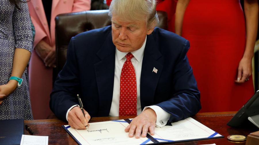 Trump firma su nueva orden migratoria: veta a seis países musulmanes