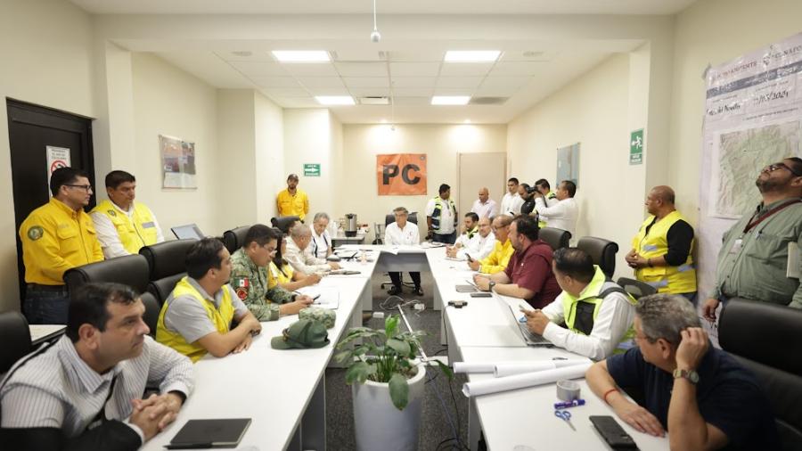 Avanza control de incendio en Cañón del Novillo; reconoce gobernador labor de brigadistas