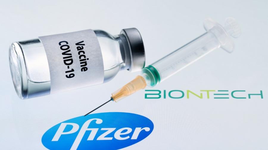 Cofundador de BioNTech asegura que será necesaria una tercera dosis de su vacuna
