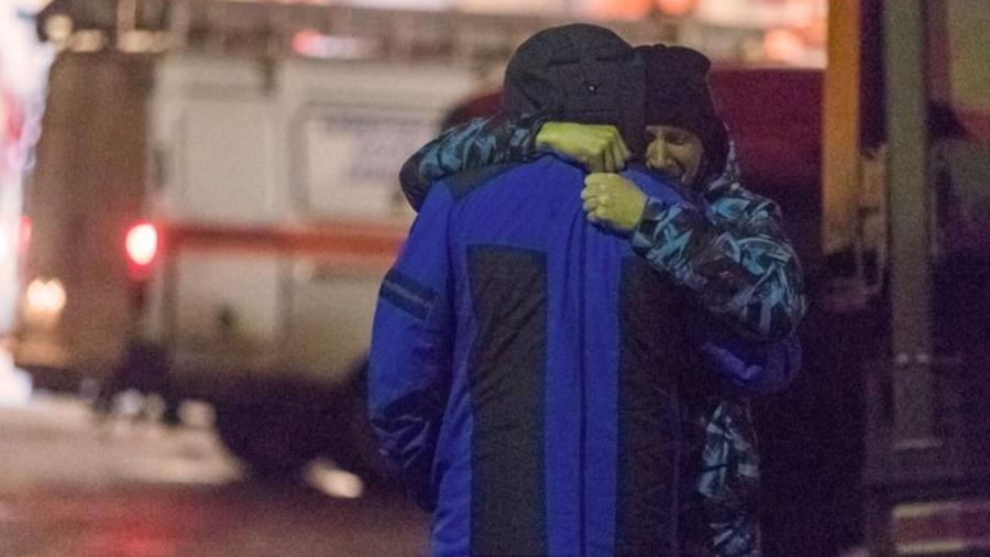 Aumenta a 64 cifra de muertos por incendio en Rusia