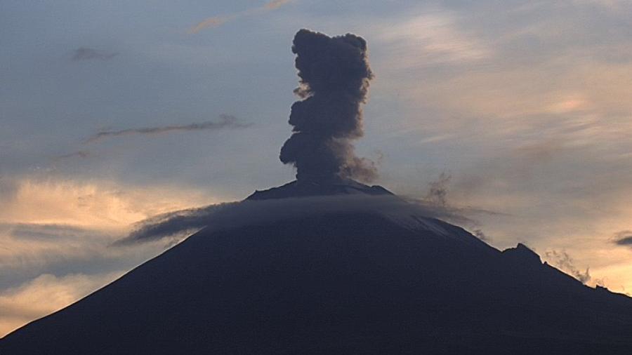 Popocat&eacute;petl registra 62 exhalaciones