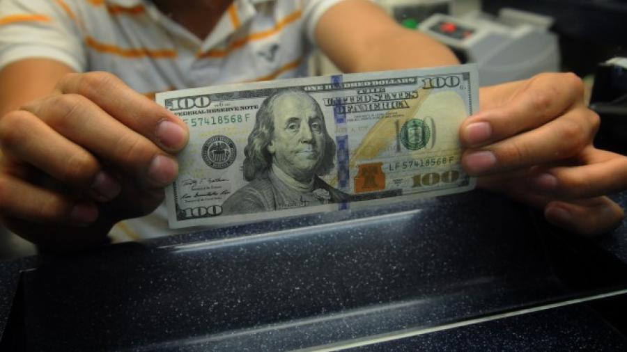 D&oacute;lar a la baja; cierra en $19.55