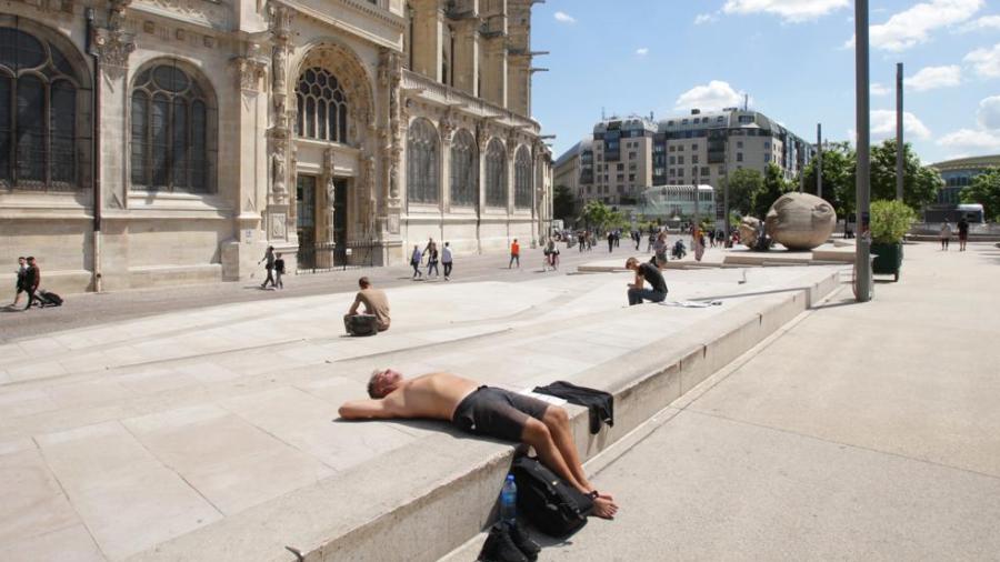 Francia toma medidas preventivas contra ola de calor