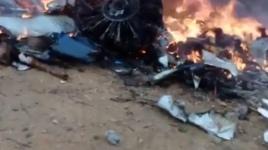 Deja 12 muertos por desplome de avión en Colombia