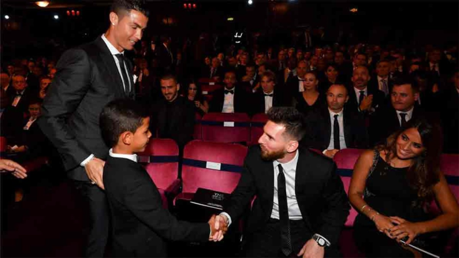 Hijo de Cristiano Ronaldo no oculta su admiración por Messi