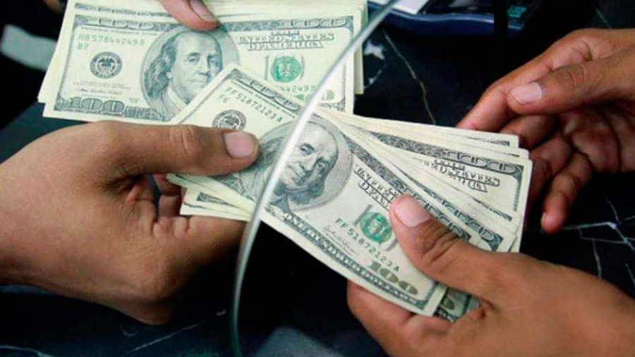 Se vende el dólar en $17.75 en promedio en casas de cambio 