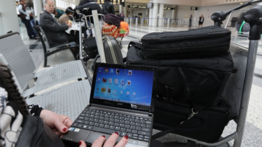 Aplicarán revisión de aparatos electronicos en vuelos México-EU
