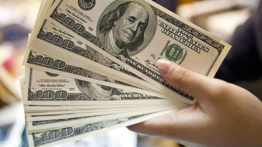 Dólar se vende en 19.04 pesos en casas de cambio 