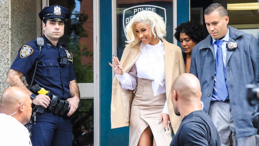 Cardi B arrestada por pelea en club de striptease