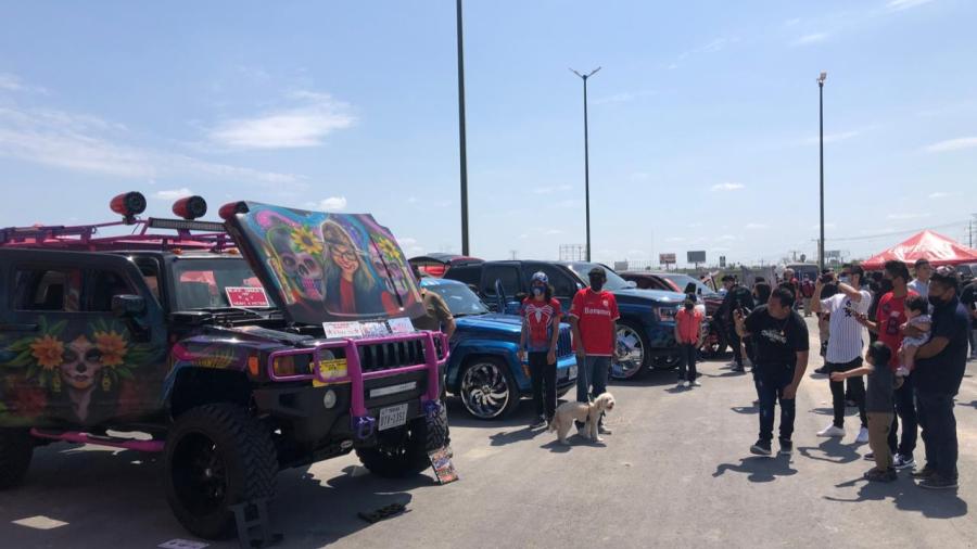 Exhiben autos tuneados y clásicos 