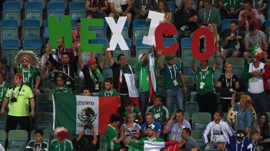 Multan a aficionados mexicanos expulsados 