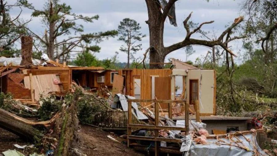 30 muertos tras tornados y tormentas al sur de EUA