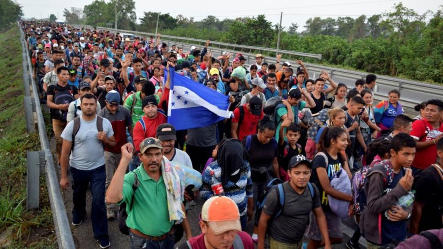 Caravana migrante continúa su paso por Chiapas; Buscan llegar a la CDMX 