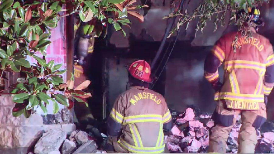 Adolescente salva de incendio a un niño