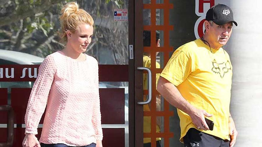 Padre de Britney Spears renuncia como su tutor luego de 13 años