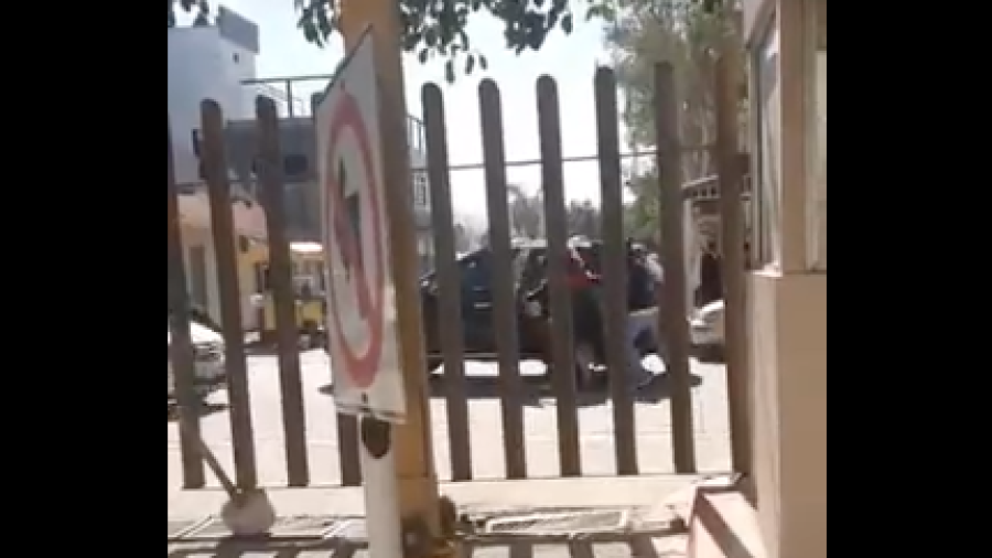 Captan en video secuestro de una mujer; presentes no reaccionaron