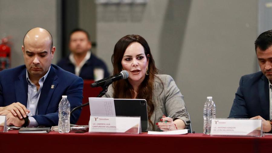 Alcaldesa Carmen Lilia Canturosas presenta a Gobernador proyectos para el desarrollo de Nuevo Laredo 