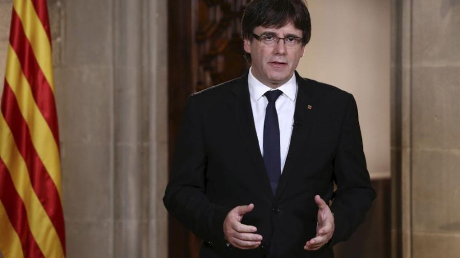 Puigdemont pide diálogo y evita decir si declaró la independencia