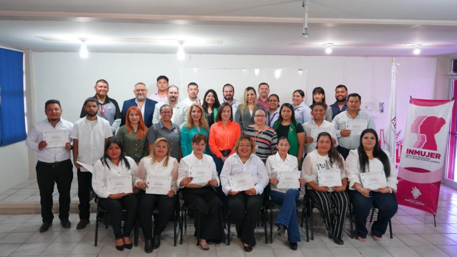 Entrega CECATI certificado de operadoras de autotransporte a mujeres becadas por INMUJER