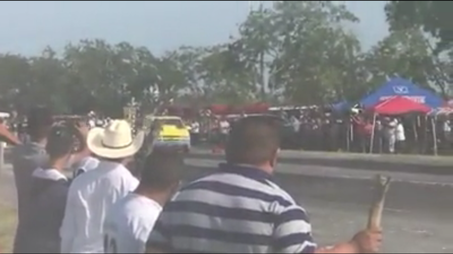 Aspirante panista embiste a 16 personas en arrancones