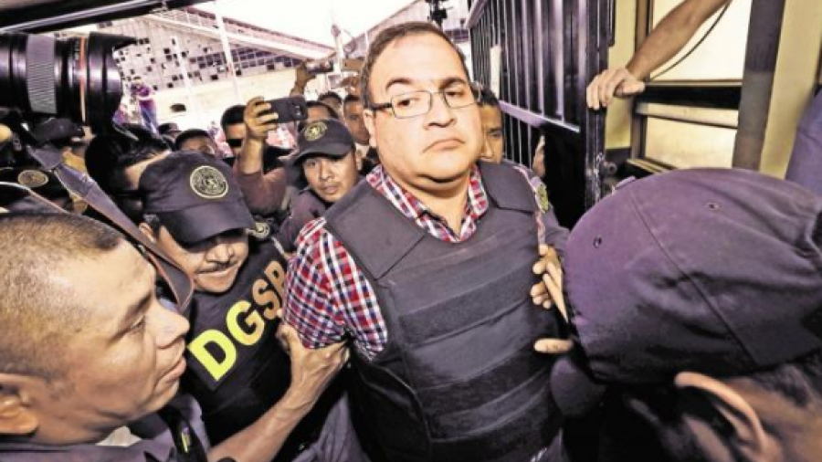PGR reconfigura acusación contra Javier Duarte 