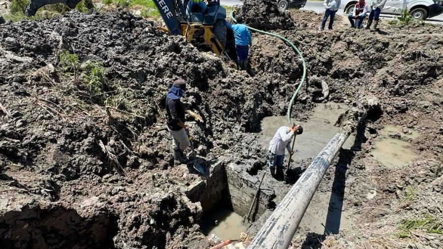 Refuerza COMAPA suministro de agua potable en zona norponiente con nueva conexión de tubería PEAD