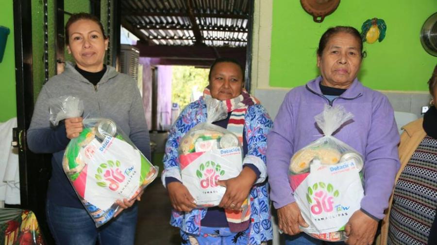 Entrega DIF Tamaulipas despensas y cobertores